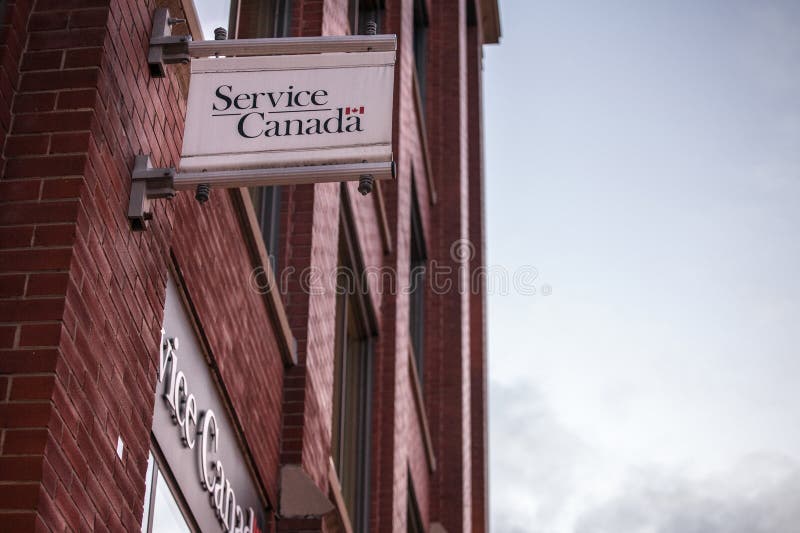 Logotipo de Canadá do serviço em seu escritório no estreptococo da faculdade em Toronto, Ontário imagens de stock Logotipo de Canadá do serviço em seu escritório no estreptococo da faculdade em Toronto, Ontário imagens de stock
