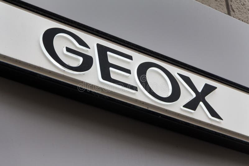 Logotipo De Geox En La De Geox de archivo editorial - Imagen de muestra, pared: 131523203
