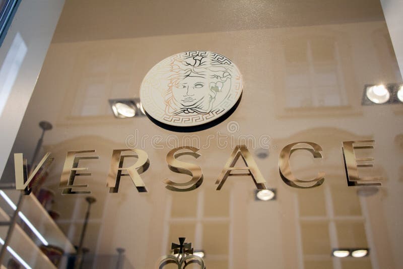 Logotipo De Versace Fotos de stock - Fotos libres de regalías de Dreamstime