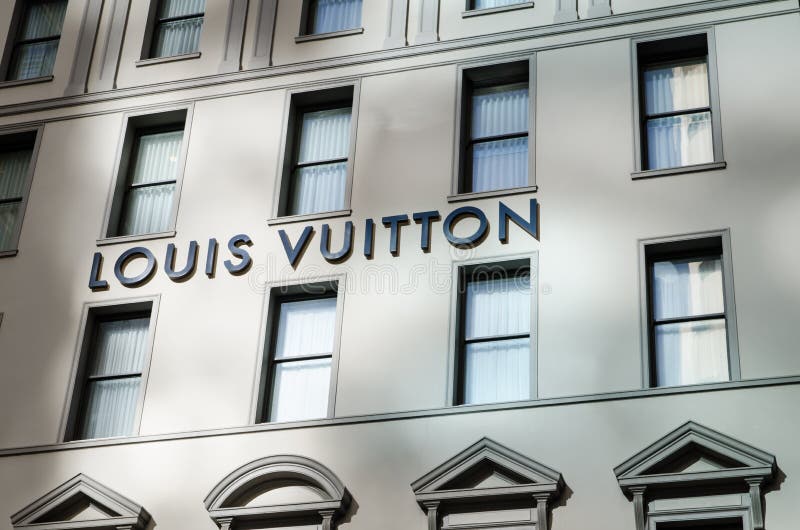 Insignia de Louis Vuitton foto editorial. Imagen de mano - 16032301