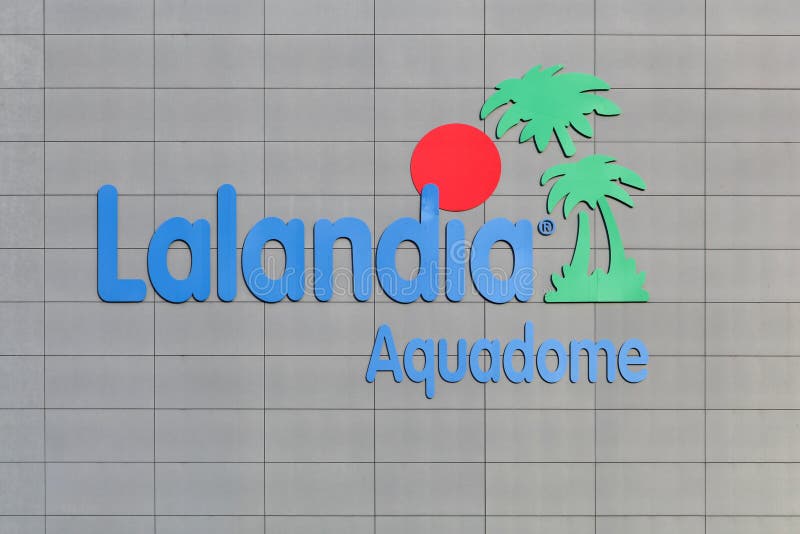 Logotipo do aquadome de Lalandia em uma parede imagens de stock royalty free Logotipo do aquadome de Lalandia em uma parede imagens de stock royalty free
