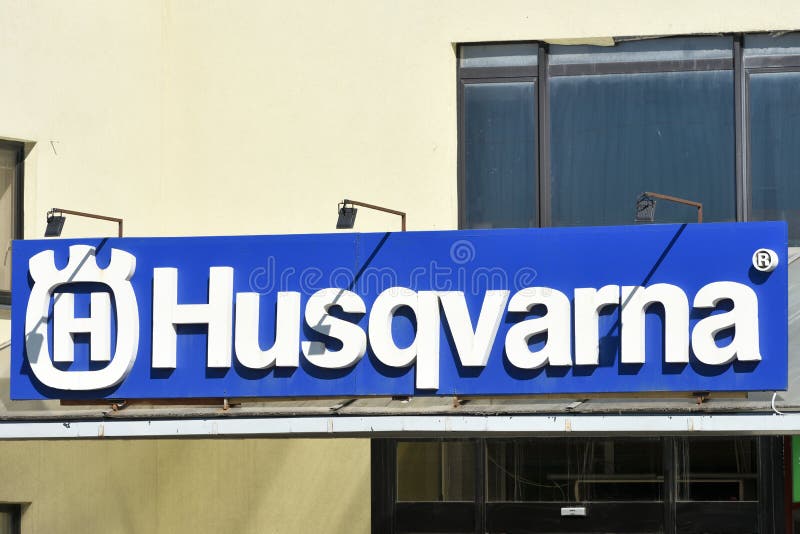 Logotype de marque de Husqvarna à Vilnius photos stock Logotype de marque de Husqvarna à Vilnius photos stock