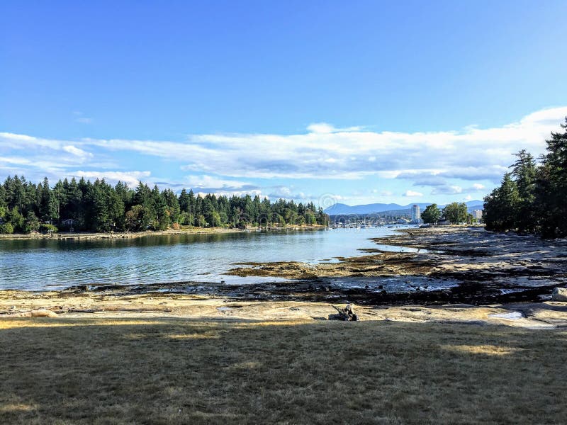 Loin une vue de Nanaimo, Colombie-Britannique, Canada de l'être photographie stock libre de droits Loin une vue de Nanaimo, Colombie-Britannique, Canada de l'être photographie stock libre de droits