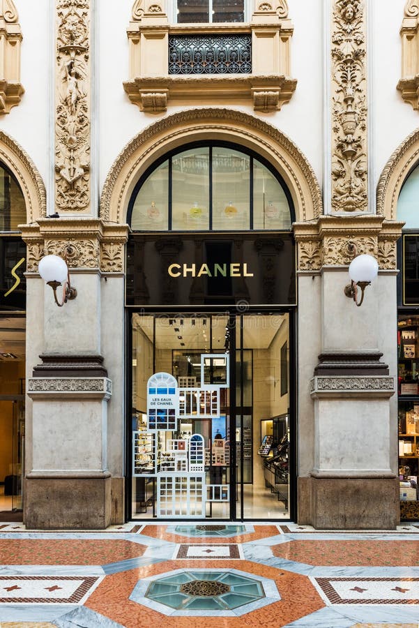 Loja Chanel Em Galleria Vittorio Emanuele Ii Foto Editorial - Imagem de  europa, cosmético: 182034581