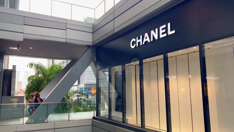 Loja Chanel No Centro De Brickell Em Miami Miami Estados Unidos 20 De  Fevereiro De 2022 Video Estoque - Vídeo de américa, marco: 242509851