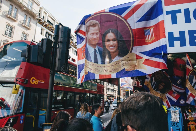 Loja da rua que vende o stati real do ônibus do casamento da recordação da lembrança imagens de stock Loja da rua que vende o stati real do ônibus do casamento da recordação da lembrança imagens de stock