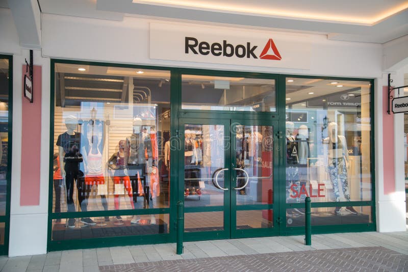 Loja De Reebok Em Parndorf, Áustria Fotografia Editorial - Imagem de  fevereiro, urbano: 110309542