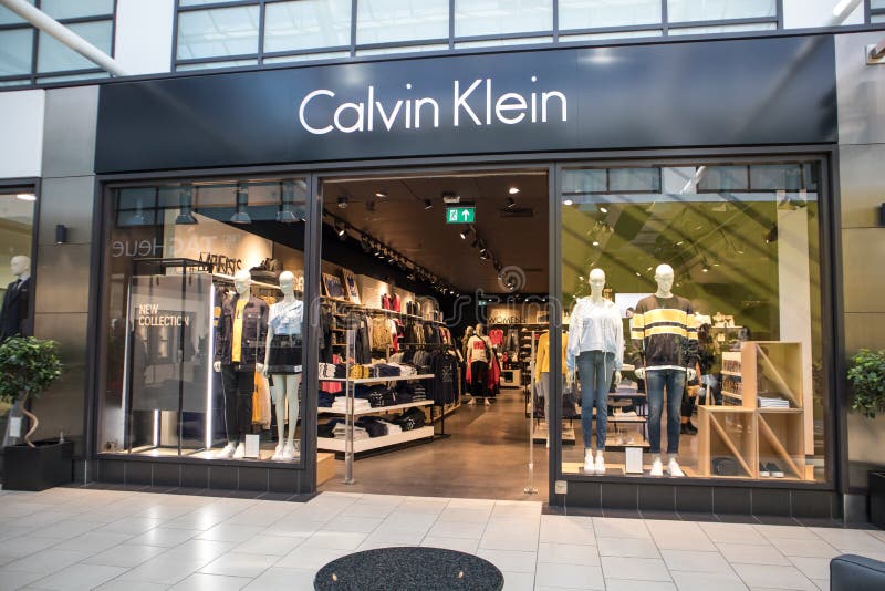 Loja De Roupas De Calvin Klein Foto de Stock Editorial - Imagem de  exterior, frente: 184735768