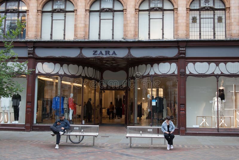 Uma Loja De Roupas Zara Em Um Shopping Em Orlando Fl Fotografia