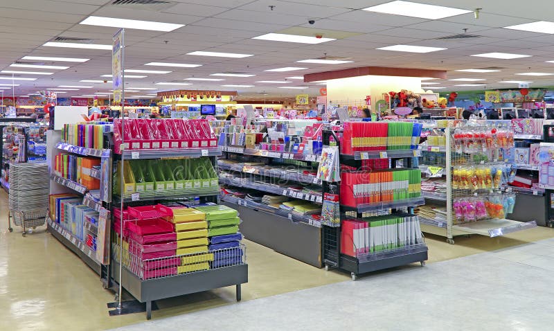 Loja dos produtos dos artigos de papelaria foto de stock Loja dos produtos dos artigos de papelaria foto de stock