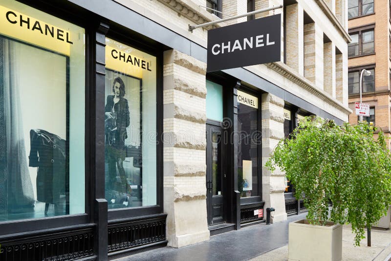 Loja Luxuosa De Chanel Em St De 139 Molas, Soho, New York Foto Editorial -  Imagem de soho, roupa: 89594886