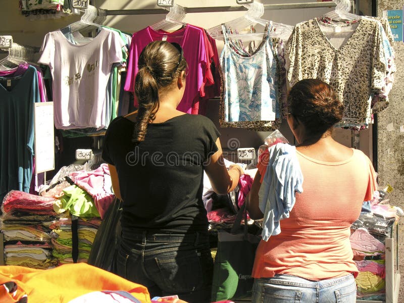 Lojas Jose Paulino imagem de stock editorial. Imagem de roupa 47100134