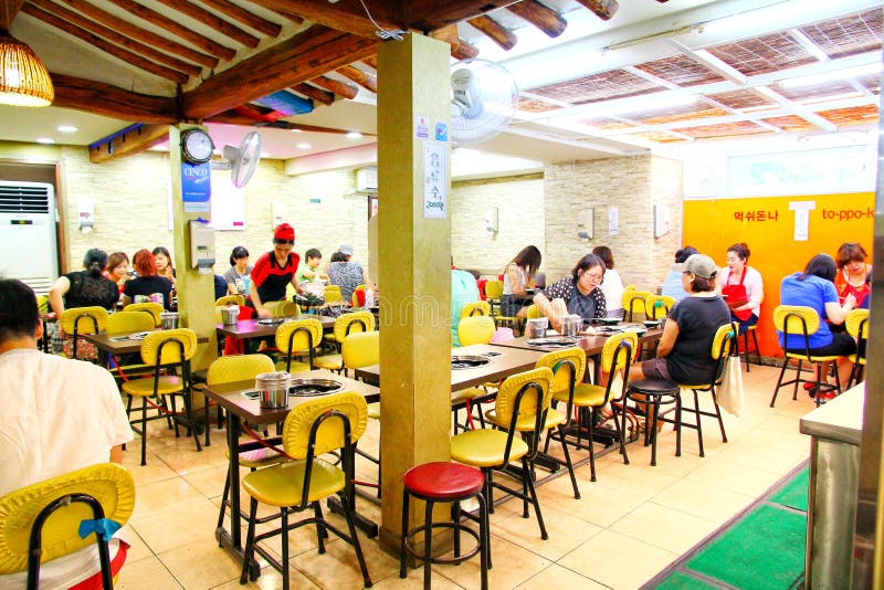 Lokal restaurang i Seoul Sydkorea royaltyfri fotografi Lokal restaurang i Seoul Sydkorea royaltyfri fotografi