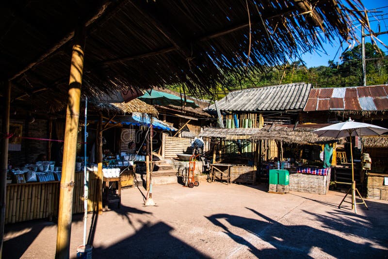 Lokale zoutwinkel in de wijk Bokuai royalty-vrije stock foto's