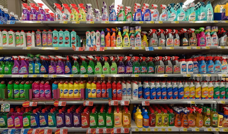 Lokalvårdprodukter på den Hong Kong supermarketen arkivbilder Lokalvårdprodukter på den Hong Kong supermarketen arkivbilder