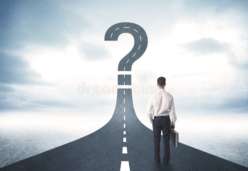 Lokking在有问号标志的路的企业人 库存图片