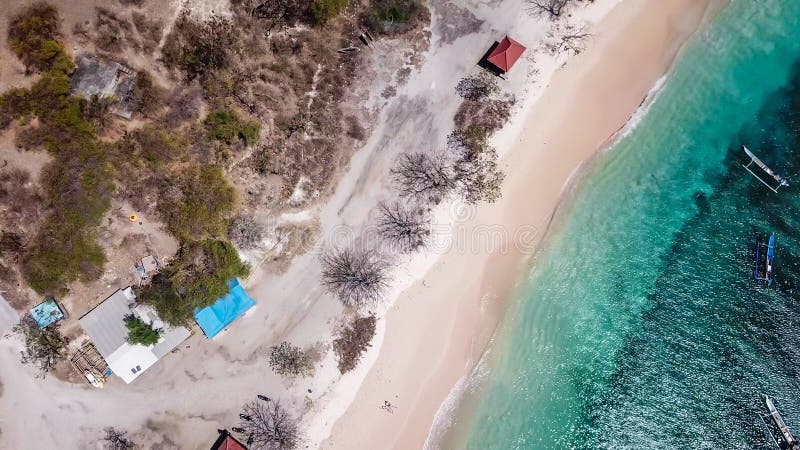 Lombok- розовый пляж захваченный от беспилотников стоковая фотография
