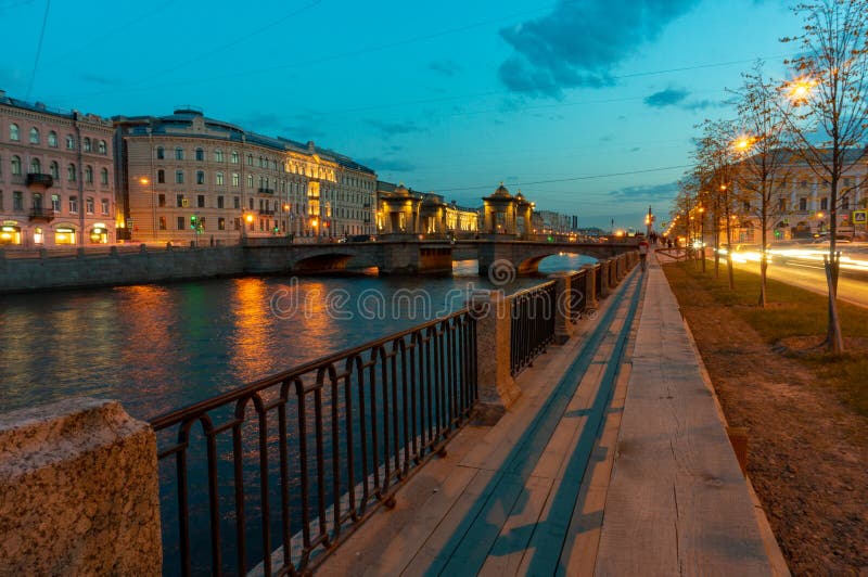Lomonosov most przez Fontanka rzek? w ?wi?tym Petersburg, Rosja Dziejowy górujący movable most, budowa w xviii wiek obrazy royalty free Lomonosov most przez Fontanka rzek? w ?wi?tym Petersburg, Rosja Dziejowy górujący movable most, budowa w xviii wiek obrazy royalty free