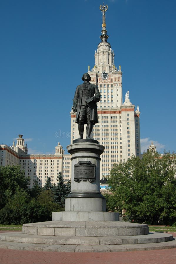 lomonossovmonumentmoscow delstatsuniversitet arkivfoto lomonossovmonumentmoscow delstatsuniversitet arkivfoto