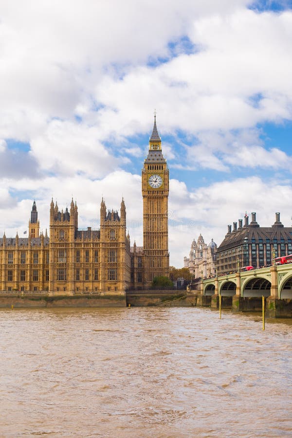 Londen - de Big Ben en huizen van het parlement, het UK royalty-vrije stock foto Londen - de Big Ben en huizen van het parlement, het UK royalty-vrije stock foto