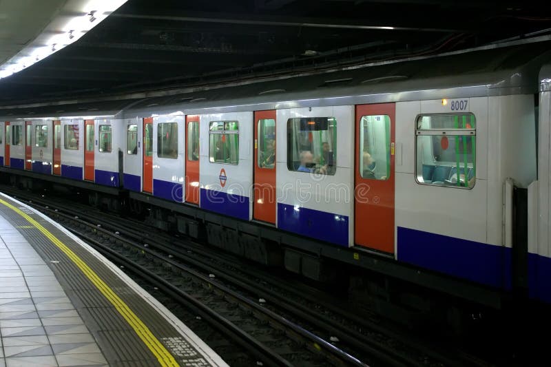 Londen - de buis (de Trein van U) stock fotografie Londen - de buis (de Trein van U) stock fotografie