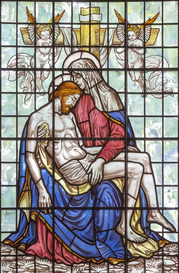 LONDEN, GROOT-BRITTANNIË - SEPTEMBER 16, 2017: Pieta op het gebrandschilderde glas in St Clement Danes van 20 cent royalty-vrije stock foto's LONDEN, GROOT-BRITTANNIË - SEPTEMBER 16, 2017: Pieta op het gebrandschilderde glas in St Clement Danes van 20 cent royalty-vrije stock foto's