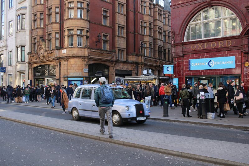 LONDEN, het UK - 16 Februari, 2018: Van de het Circusbuis van Oxford de postgebouwen, op de Straat van Oxford stock afbeeldingen LONDEN, het UK - 16 Februari, 2018: Van de het Circusbuis van Oxford de postgebouwen, op de Straat van Oxford stock afbeeldingen