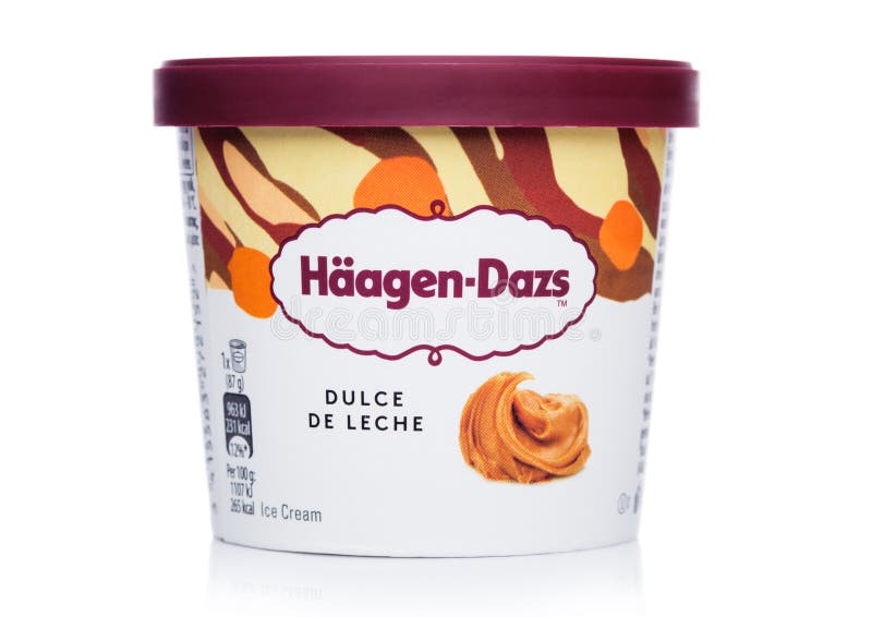 LONDEN, HET UK - 20 OKTOBER, 2018: Minikop van macadamia dulce DE leche roomijs haagen-Dazs op witte achtergrond royalty-vrije stock afbeelding LONDEN, HET UK - 20 OKTOBER, 2018: Minikop van macadamia dulce DE leche roomijs haagen-Dazs op witte achtergrond royalty-vrije stock afbeelding