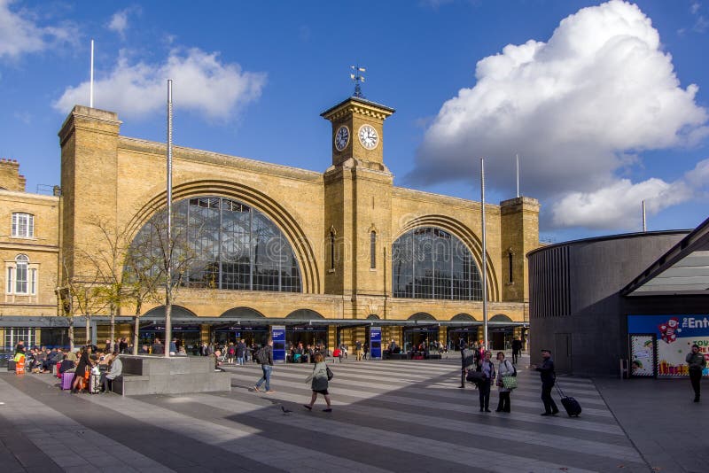 Londen, het Verenigd Koninkrijk - 13 Nov., 2018 - Landschapsmening van ingang aan het St Pancras station royalty-vrije stock fotografie Londen, het Verenigd Koninkrijk - 13 Nov., 2018 - Landschapsmening van ingang aan het St Pancras station royalty-vrije stock fotografie
