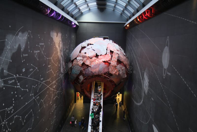 london-science-museum-editorial-image-image-of-sphere-141077810