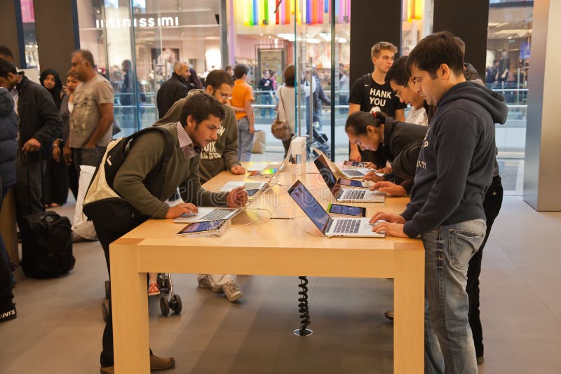 London Apple Store editorial image. Image of ipods, purchasing 29075535
