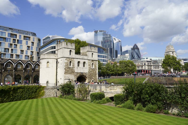 London City med Tower of London Lawn arkivbilder London City med Tower of London Lawn arkivbilder