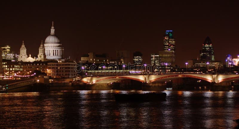 London city night scenic