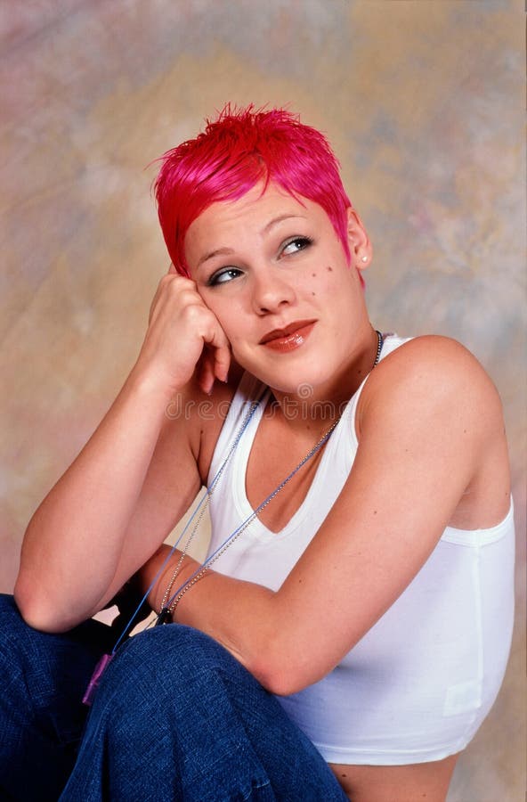 Female Singer Pink Editorial Photography. Image Of Celebrity - 139842352