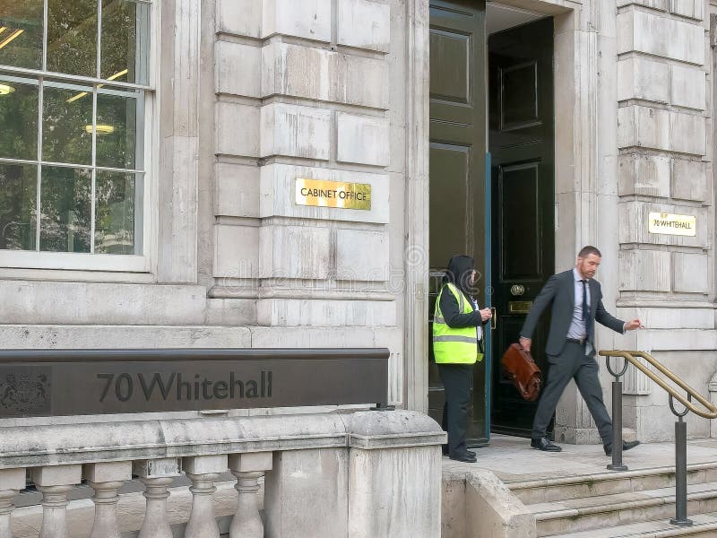 LONDON, ENGLAND, UK - SEPTEMBER 17, 2015: Entry To Whitehall Cabinet Office,  London Editorial Stock Photo - Image of city, historical: 143967043