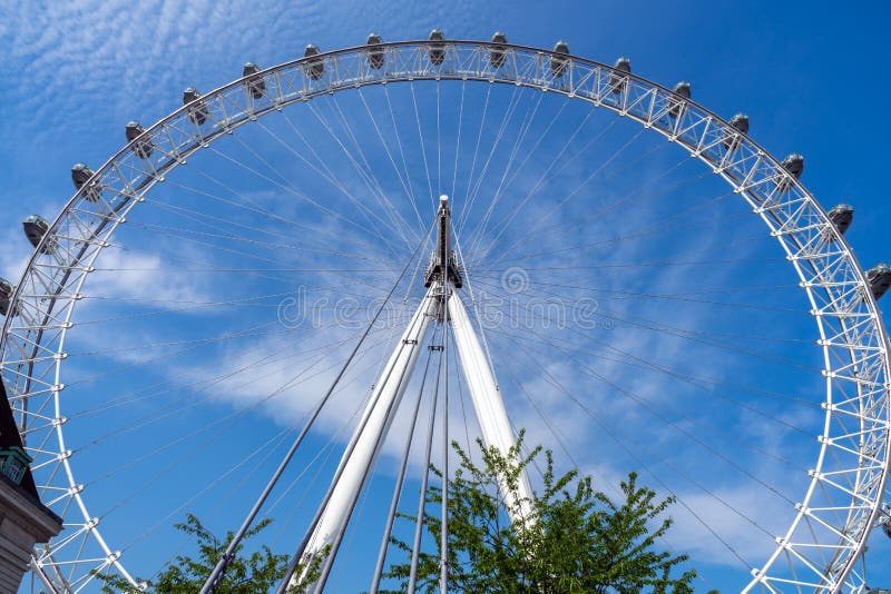 London Eye e c?u azul, Reino Unido, o 21 de maio de 2018 imagens de stock London Eye e c?u azul, Reino Unido, o 21 de maio de 2018 imagens de stock