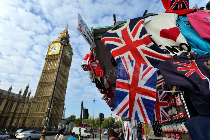 London gatastall som säljer turist- souvenir fotografering för bildbyråer London gatastall som säljer turist- souvenir fotografering för bildbyråer