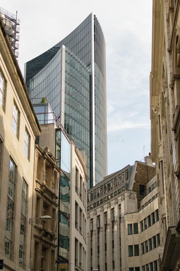 London, Großbritannien - 31. August 2016: Altbau- und Willis-Gebäude lizenzfreies stockfoto London, Großbritannien - 31. August 2016: Altbau- und Willis-Gebäude lizenzfreies stockfoto