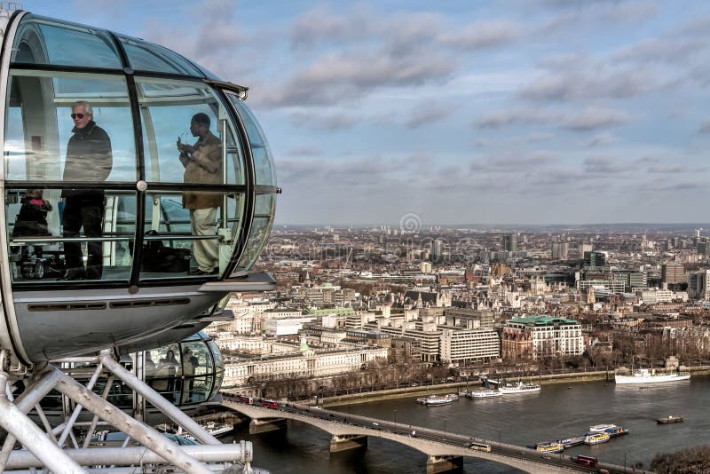 LONDON - 27. JANUAR: Ansicht vom London-Auge in London auf Janu stockfotografie LONDON - 27. JANUAR: Ansicht vom London-Auge in London auf Janu stockfotografie