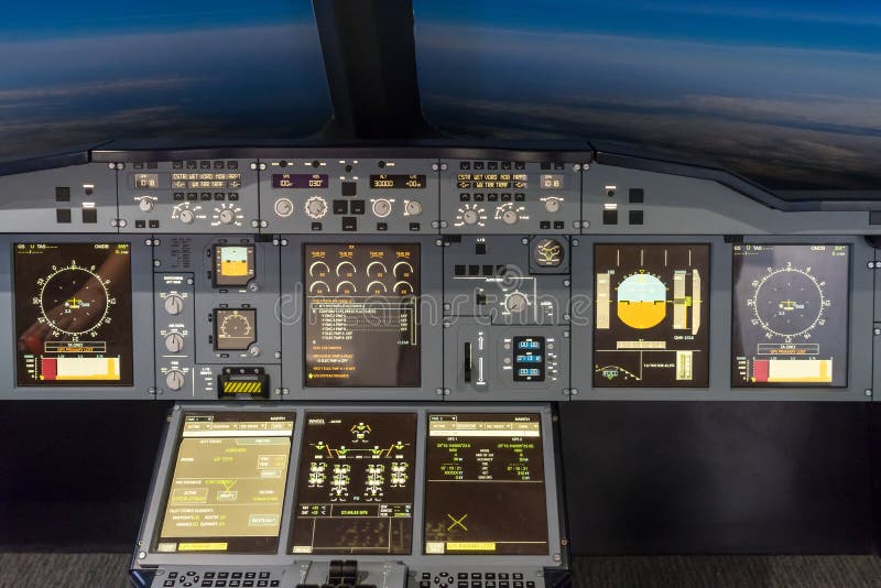 LONDON - JUNE 25 : Airbus A-380-800 flight simulator in London o royalty free stock images