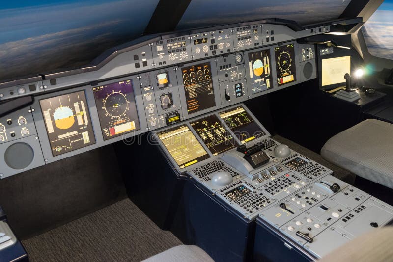 LONDON - JUNE 25 : Airbus A-380-800 flight simulator in London o stock photos