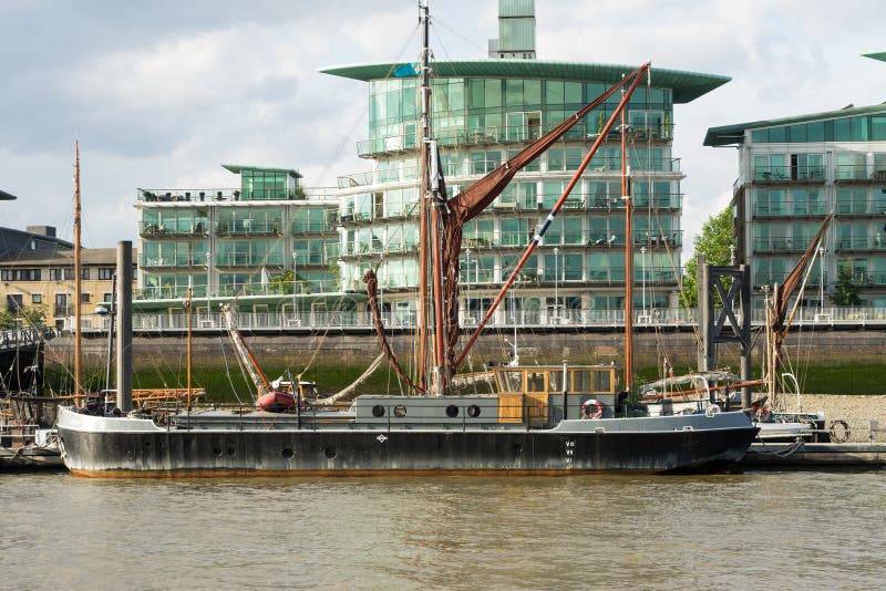 LONDON - JUNE 25 : Thames barge moored on the River Thames in Lo royalty free stock images