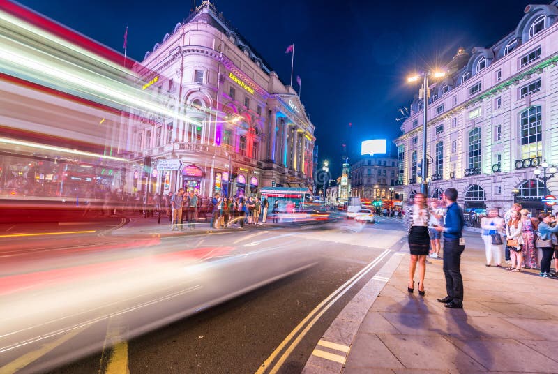 LONDON - JUNE 16, 2015: Traffic in Piccadilly Circus Area. Picca ...