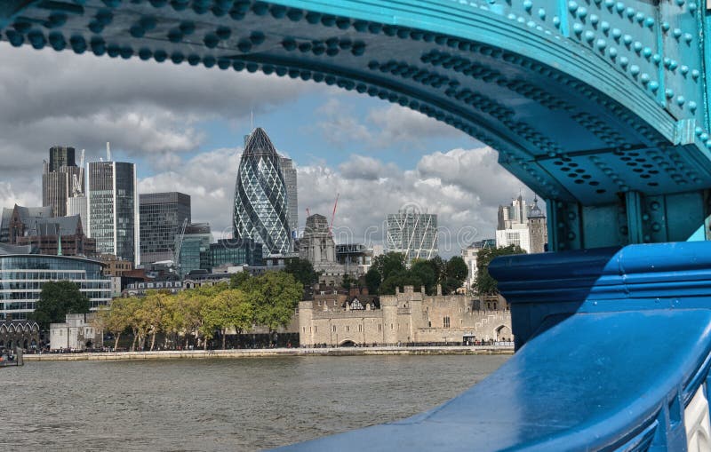 London Modern Buildings Framed by Tower Bridge Metal Structure Stock