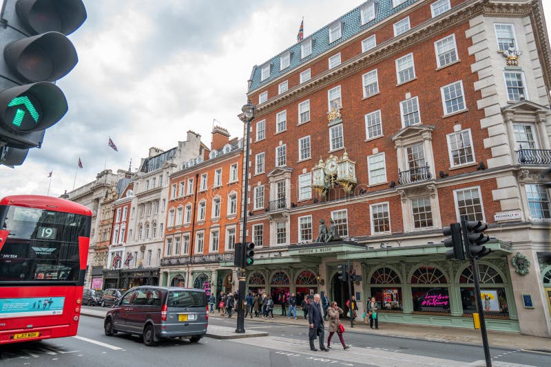 Piccadilly Street In LOndon Editorial Photo - Image of place, august ...