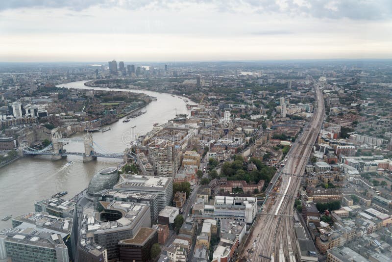 LONDON - 24. SEPTEMBER 2016: Vogelperspektive von London-Skylinen E stockbild LONDON - 24. SEPTEMBER 2016: Vogelperspektive von London-Skylinen E stockbild