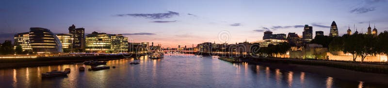 Londýn panorámu mesta panorámu z tower bridge.