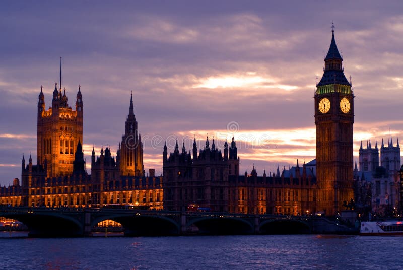 Londýnské Panorama při západu slunce ukazuje, Big Ben a Westminster.