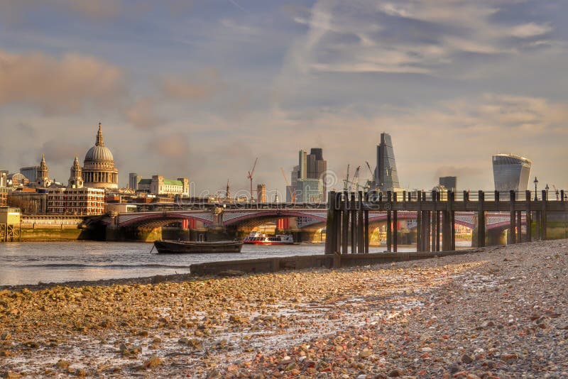 London skyline from river Thames low tide exposed stoney bank. Hdr bridge stock images, royalty-free photos and pictures