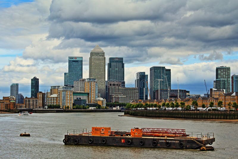 London stormiga himlar Förenade kungariket arkivbild London stormiga himlar Förenade kungariket arkivbild
